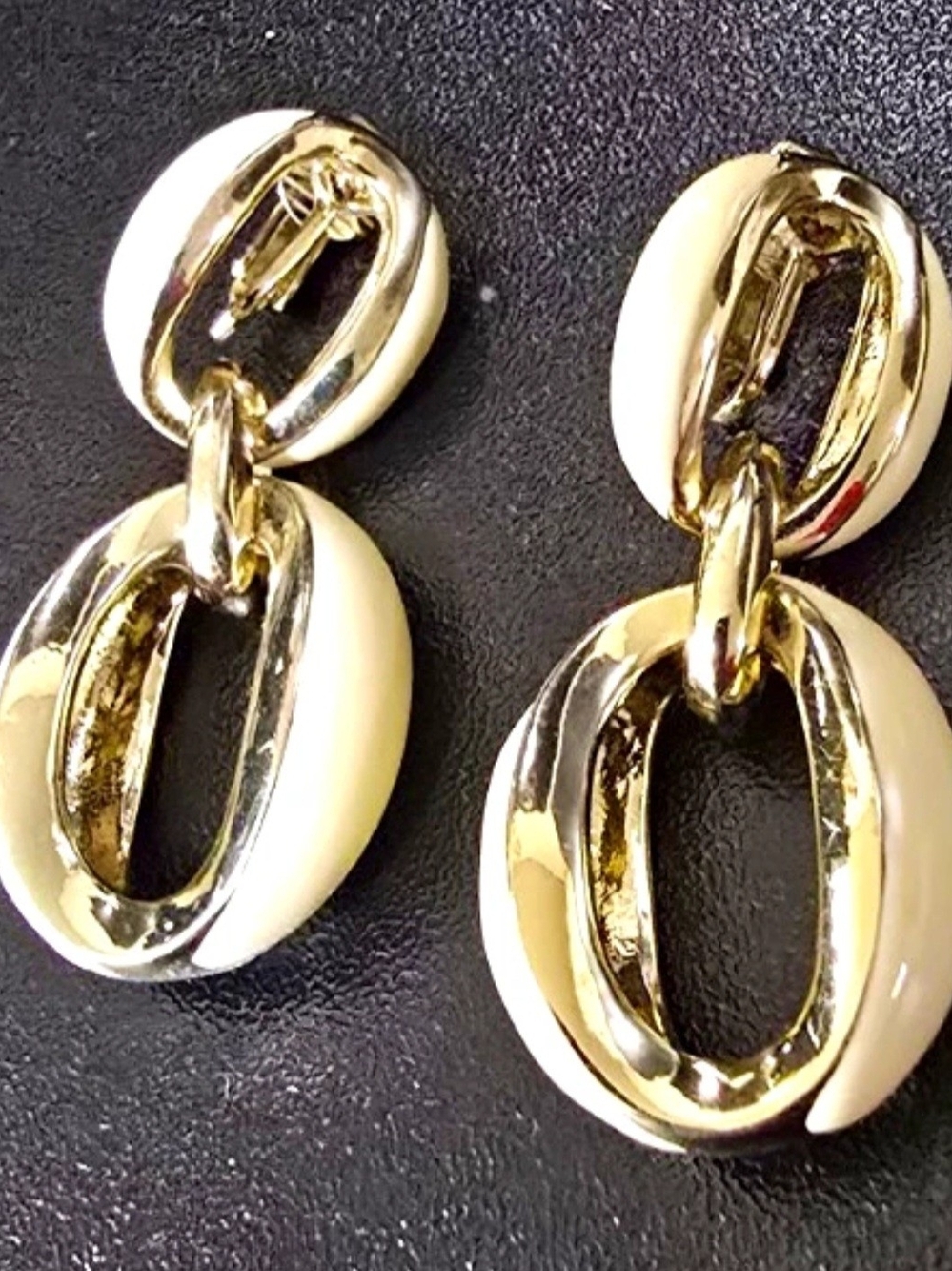 Vtg 1980s Signed Anne Klein AK Cream Enamel Door Knocker Clip On Earrings Gold
